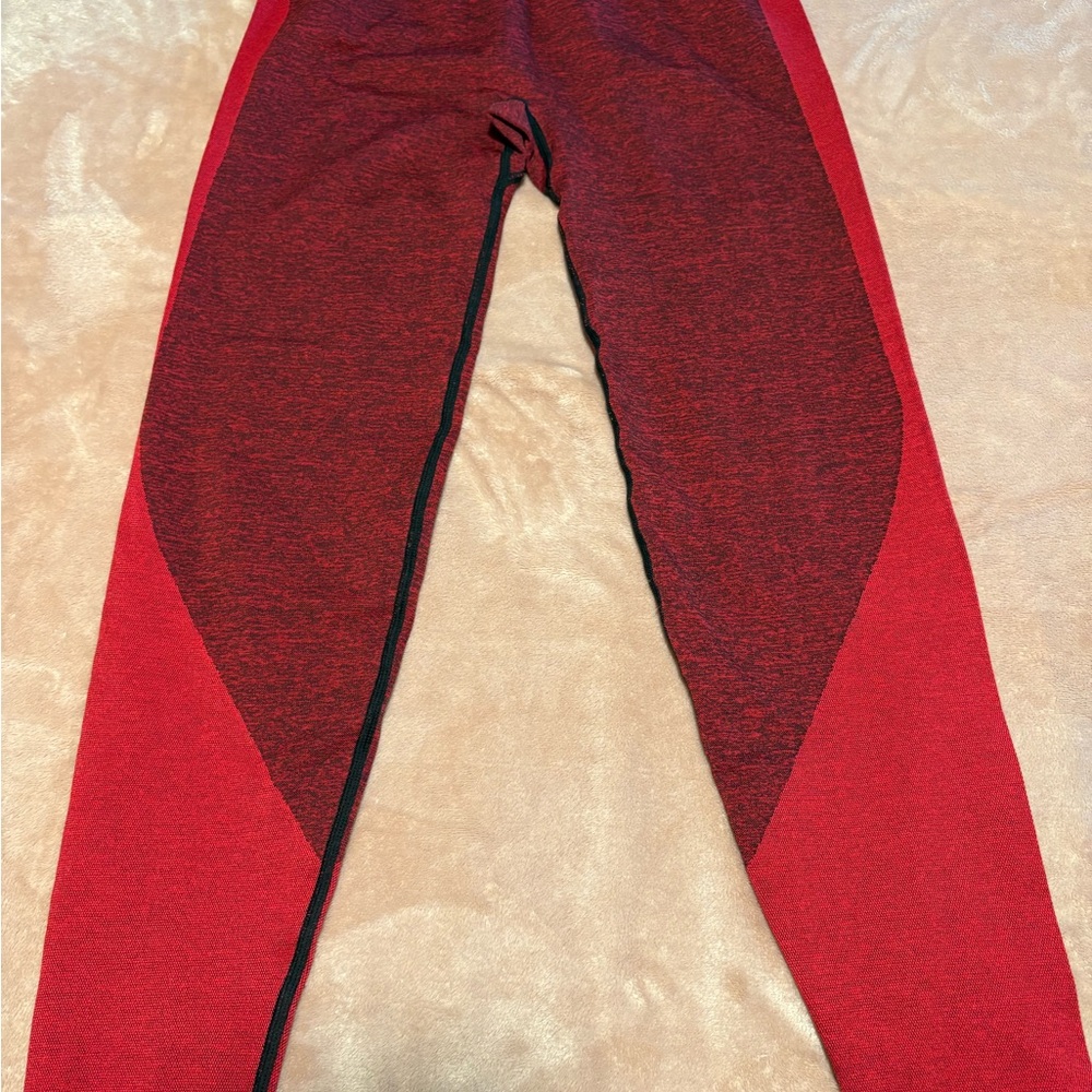 PINK Victoria's Secret Red and Dark Red Colorblock Leggings